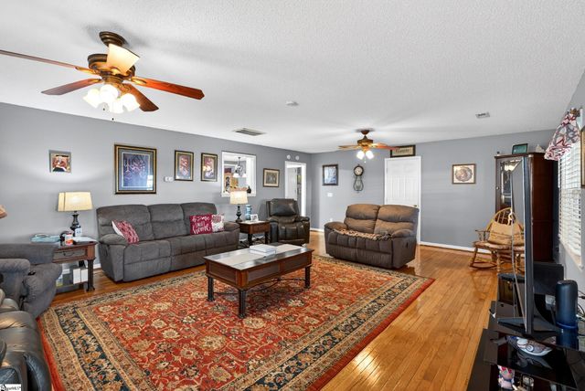 137 S Manley Drive, Taylors, SC 29687