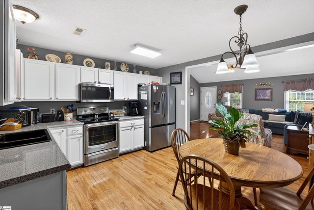 137 S Manley Drive, Taylors, SC 29687