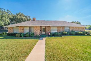 1313 York Drive, Edgecliff Village, TX 76134
