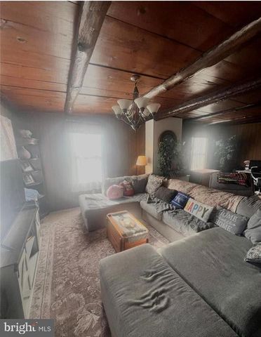 110 CHESTNUT ST, Slatington, PA 18080