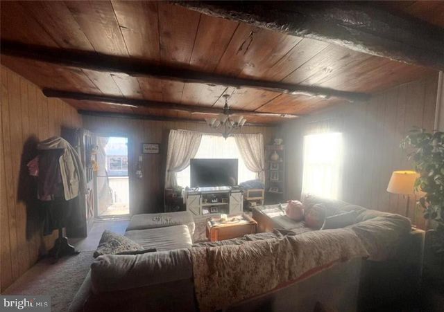 110 CHESTNUT ST, Slatington, PA 18080