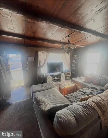 110 CHESTNUT ST, Slatington, PA 18080