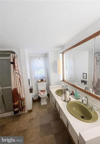 110 CHESTNUT ST, Slatington, PA 18080