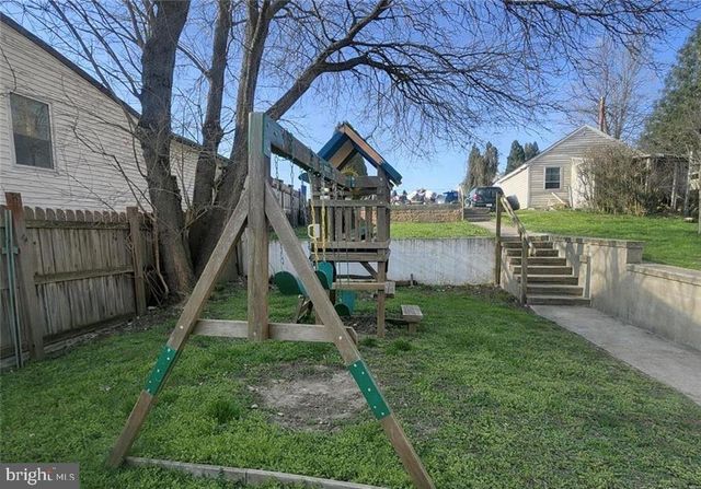 110 CHESTNUT ST, Slatington, PA 18080