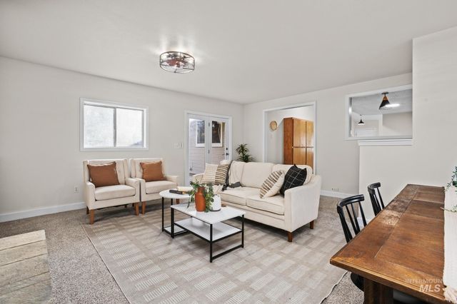 1535 E Oakridge, Boise, ID 83716