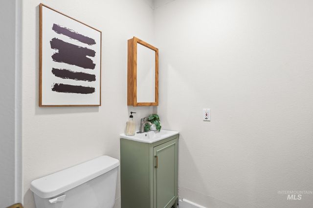 1535 E Oakridge, Boise, ID 83716
