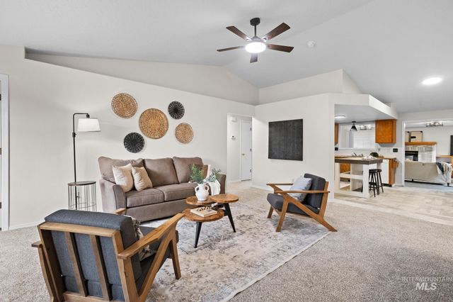 1535 E Oakridge, Boise, ID 83716