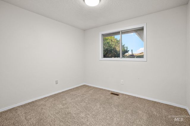 1535 E Oakridge, Boise, ID 83716