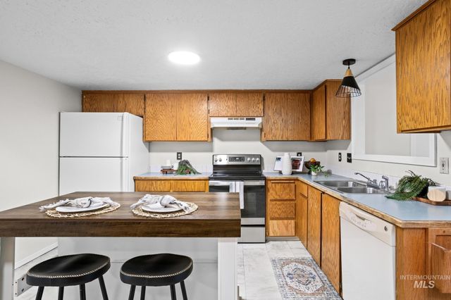 1535 E Oakridge, Boise, ID 83716