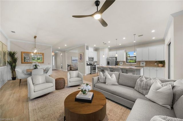 8814 Vaccaro CT, Naples, FL 34119