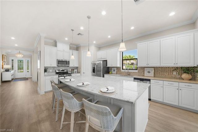 8814 Vaccaro CT, Naples, FL 34119