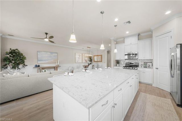 8814 Vaccaro CT, Naples, FL 34119