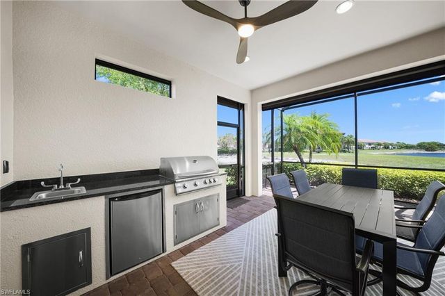 8814 Vaccaro CT, Naples, FL 34119