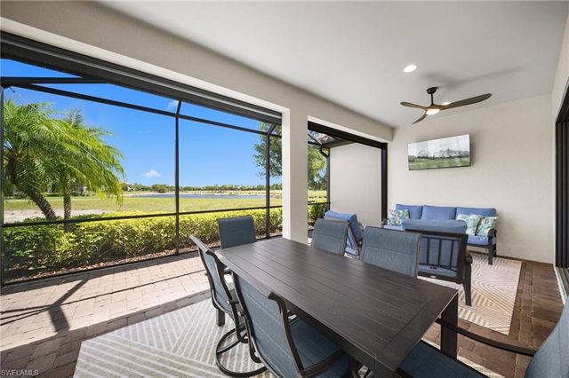 8814 Vaccaro CT, Naples, FL 34119