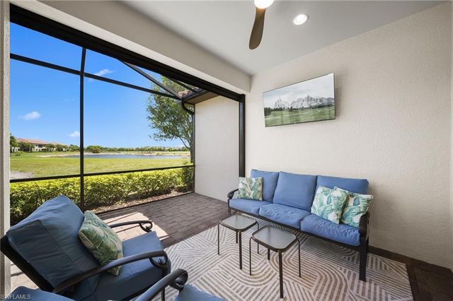 8814 Vaccaro CT, Naples, FL 34119