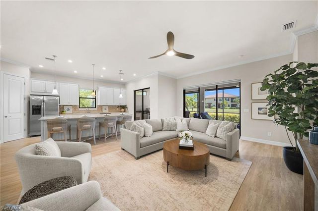 8814 Vaccaro CT, Naples, FL 34119