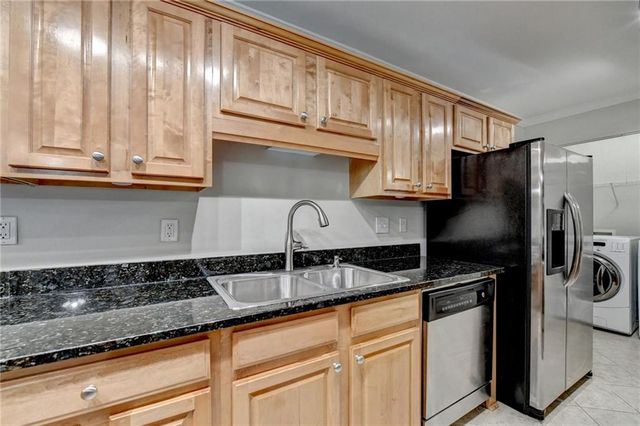 702 Brighton Point, Sandy Springs, GA 30328