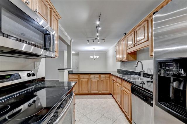 702 Brighton Point, Sandy Springs, GA 30328