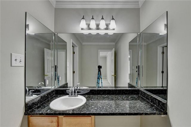 702 Brighton Point, Sandy Springs, GA 30328