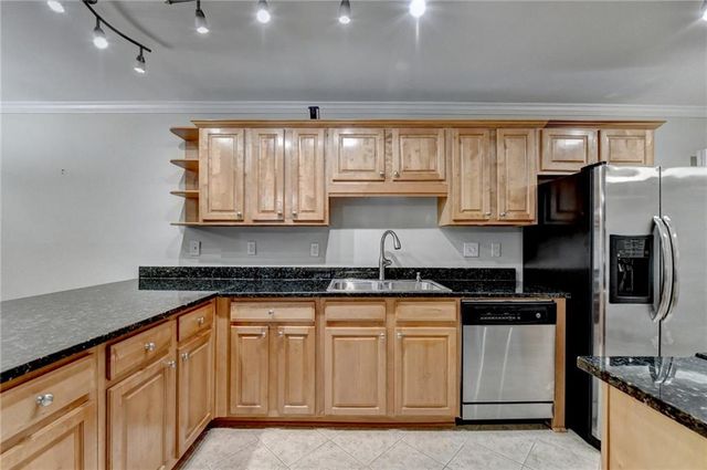702 Brighton Point, Sandy Springs, GA 30328