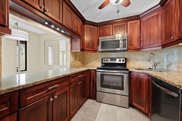 827 Sky Pine Way G1, Greenacres, FL 33415