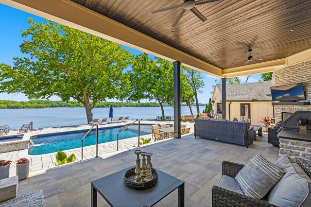 107 Bluegrass Pt, Hendersonville, TN 37075