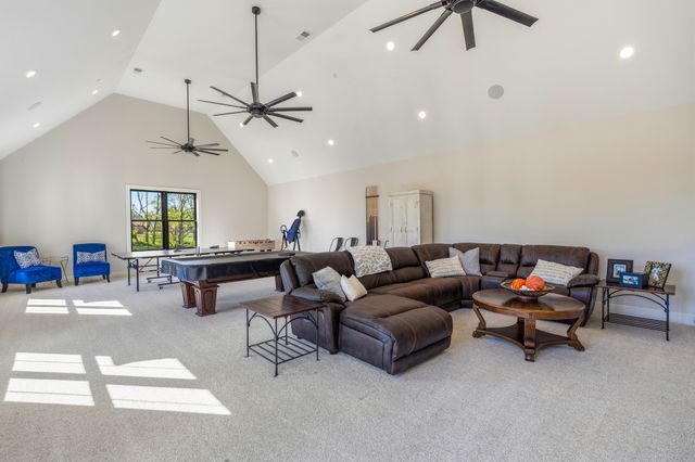 107 Bluegrass Pt, Hendersonville, TN 37075
