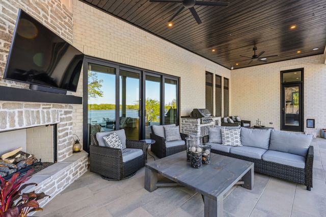 107 Bluegrass Pt, Hendersonville, TN 37075