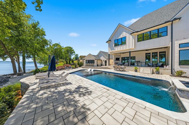 107 Bluegrass Pt, Hendersonville, TN 37075