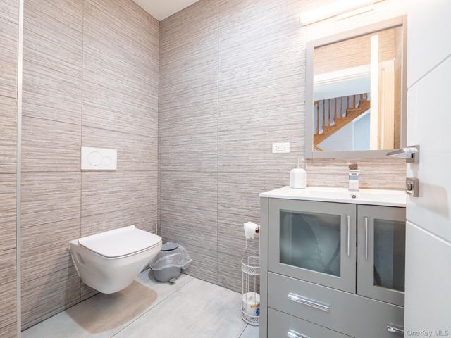 83-34 116th Street, Kew Gardens, NY 11418