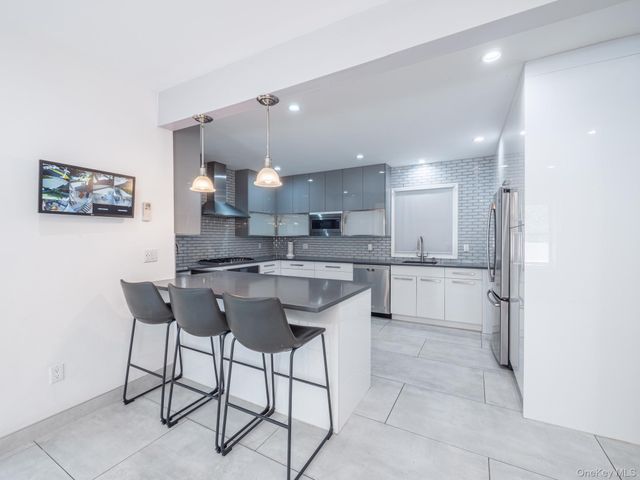 83-34 116th Street, Kew Gardens, NY 11418