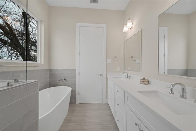 5904 Gardendale Drive D, Houston, TX 77092