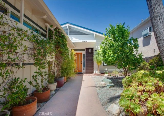 22459 Venido, Woodland Hills, CA 91364