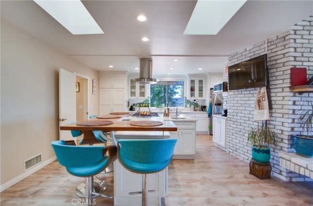 22459 Venido, Woodland Hills, CA 91364