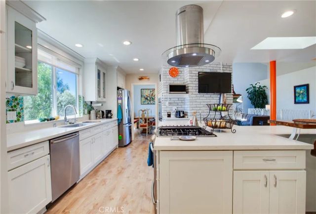 22459 Venido, Woodland Hills, CA 91364