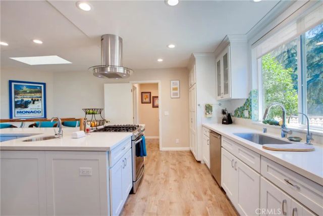 22459 Venido, Woodland Hills, CA 91364
