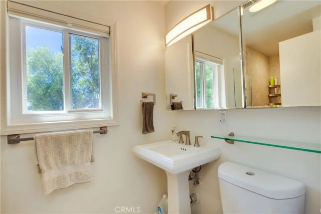 22459 Venido, Woodland Hills, CA 91364