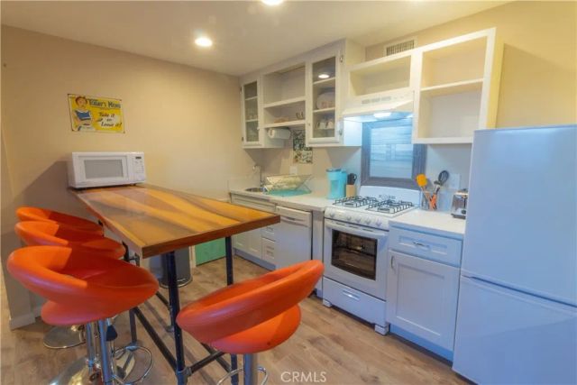 22459 Venido, Woodland Hills, CA 91364