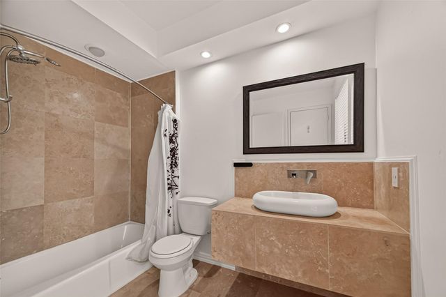 1111 Potomac Drive A, Houston, TX 77057