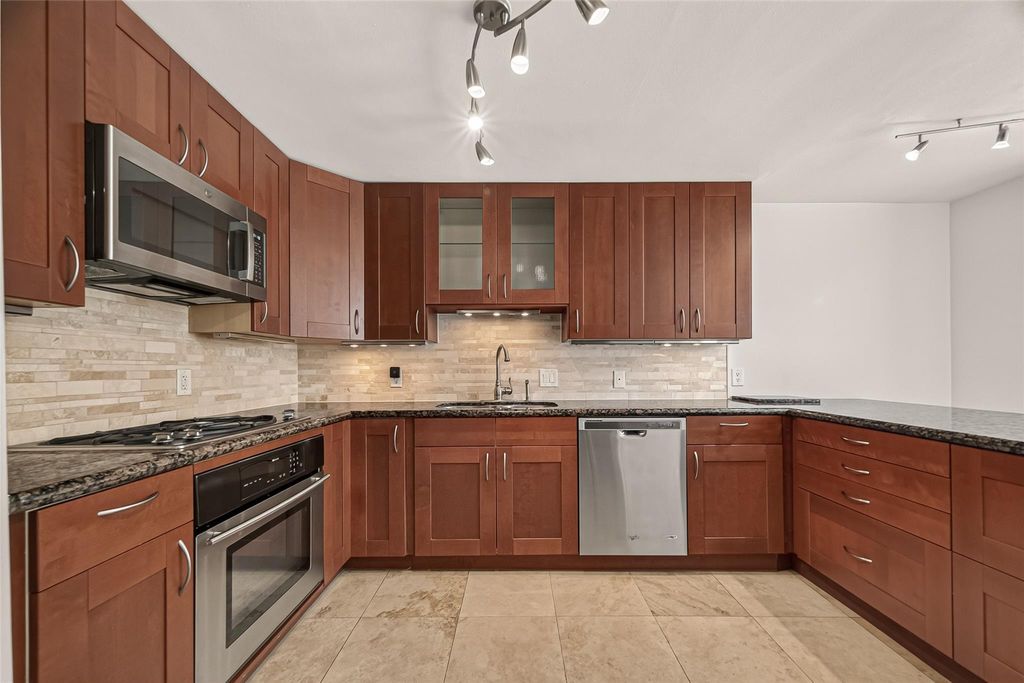 1111 Potomac Drive A, Houston, TX 77057