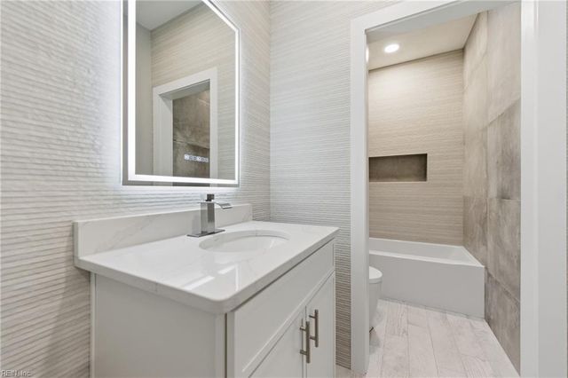 3223 Huntwick LN, Virginia Beach, VA 23451