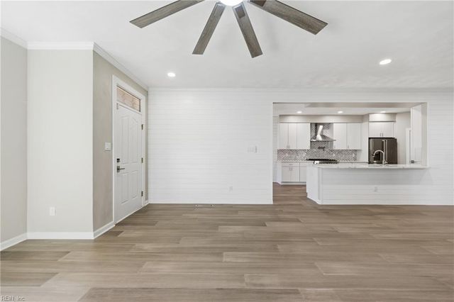 3223 Huntwick LN, Virginia Beach, VA 23451