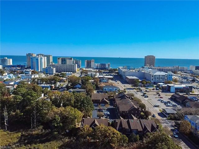 3223 Huntwick LN, Virginia Beach, VA 23451