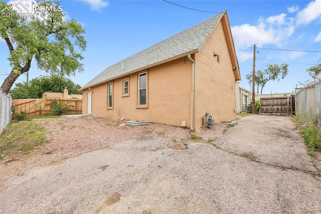 106 E Las Vegas Street, Colorado Springs, CO 80903 — photo 2