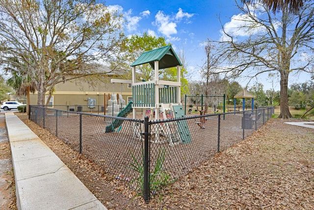 5924 BRICKLEBERRY LANE 102, Zephyrhills, FL 33541