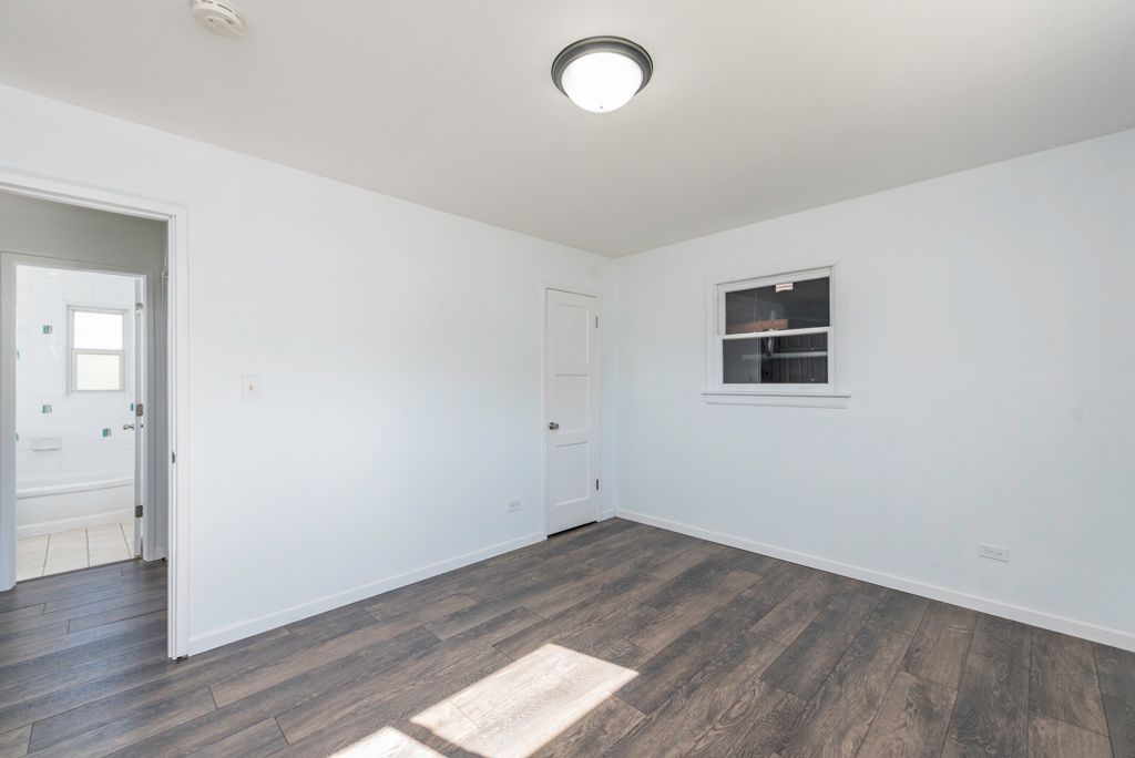 Image 14 of property listing at 2123 N McAree Road, Waukegan, IL 60087