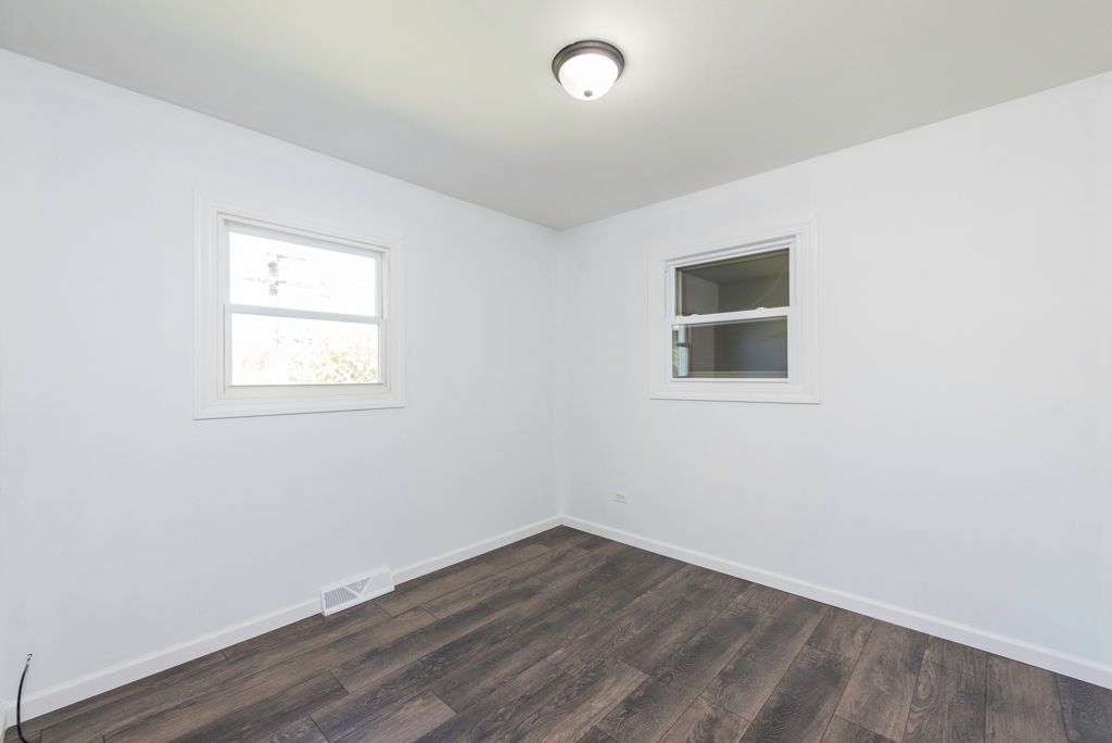Image 15 of property listing at 2123 N McAree Road, Waukegan, IL 60087