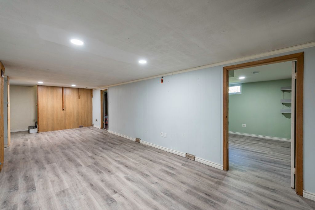 Image 17 of property listing at 2123 N McAree Road, Waukegan, IL 60087