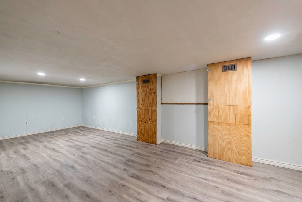 Image 18 of property listing at 2123 N McAree Road, Waukegan, IL 60087