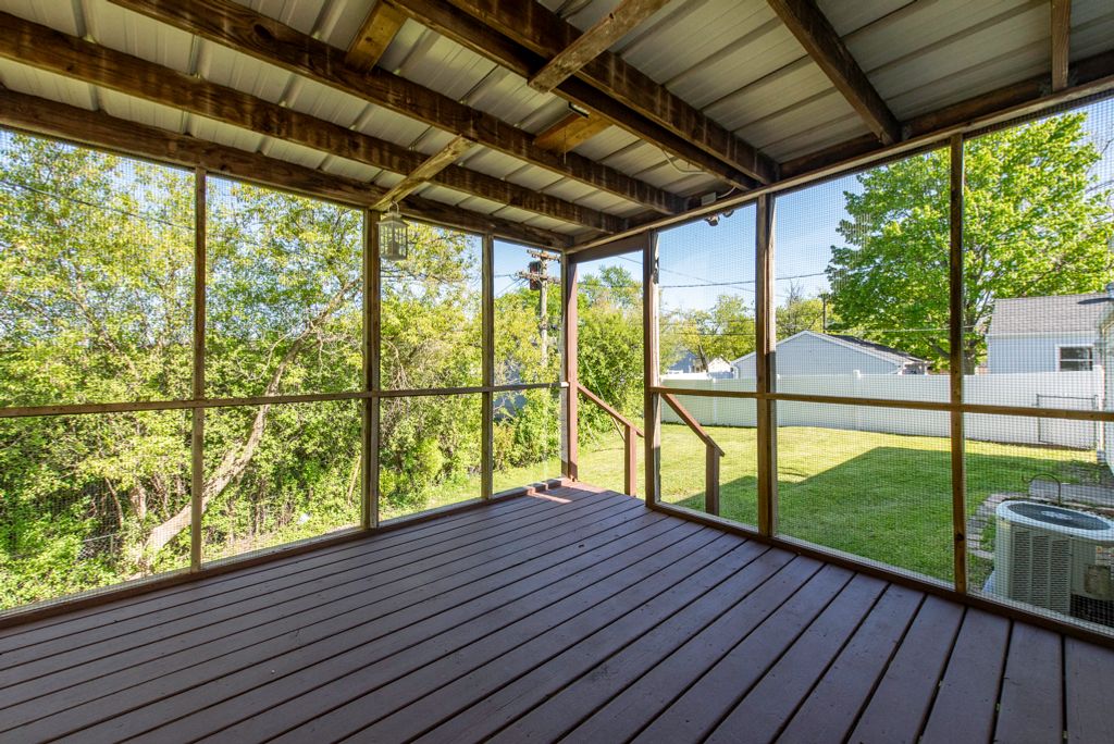 Image 26 of property listing at 2123 N McAree Road, Waukegan, IL 60087
